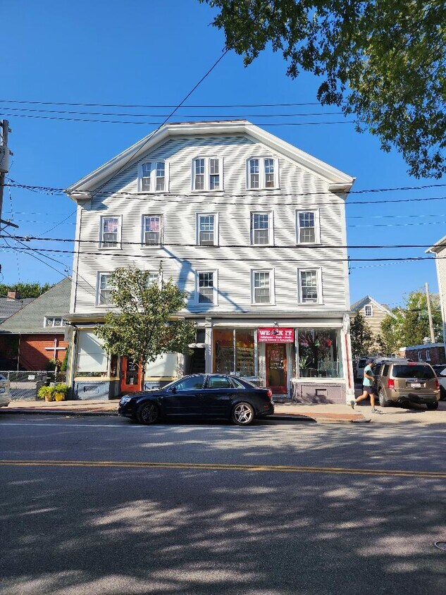 Foto principal - 216 Wickenden St