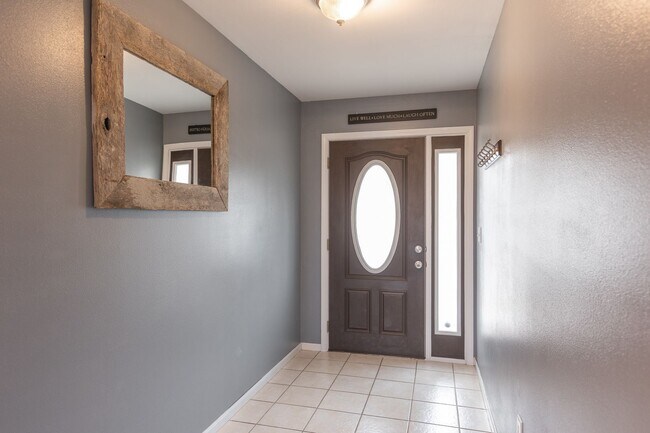 Foto del edificio - 3bd/2ba home available in December