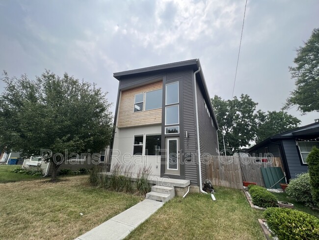Building Photo - 2201 Pleasant St