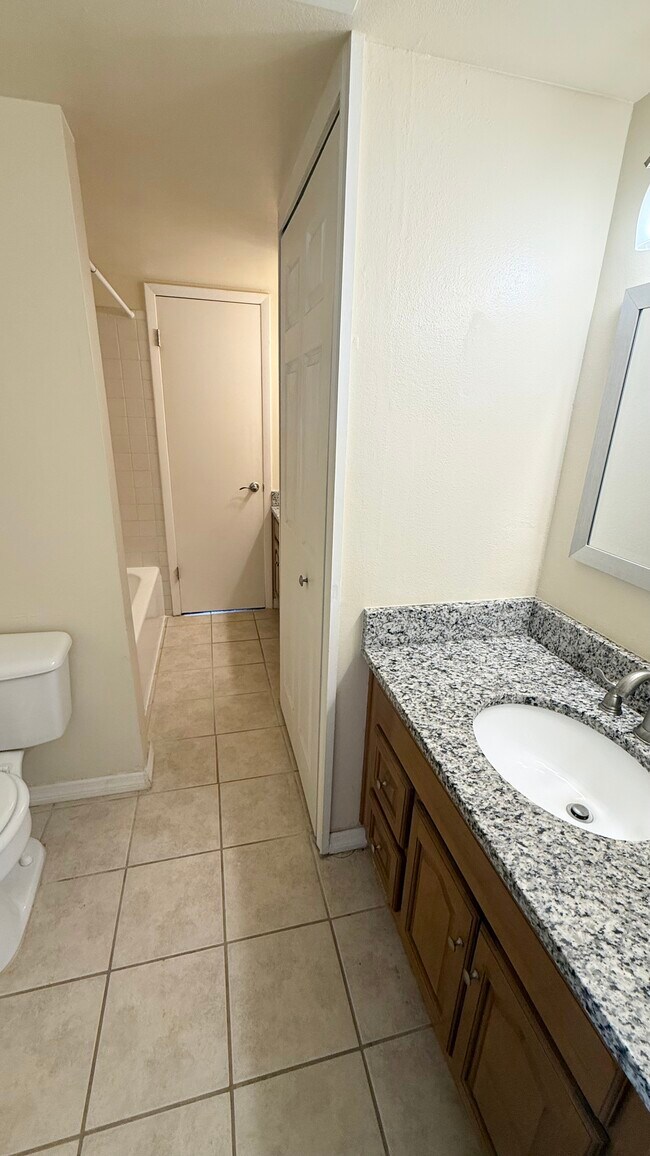 Foto del edificio - 3802 N Oak Dr