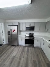 Building Photo - 1140 Sorrento Dr