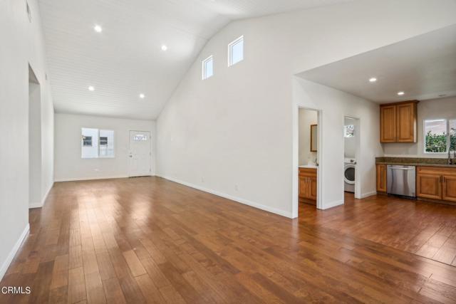 Building Photo - 7334 Zelzah Ave