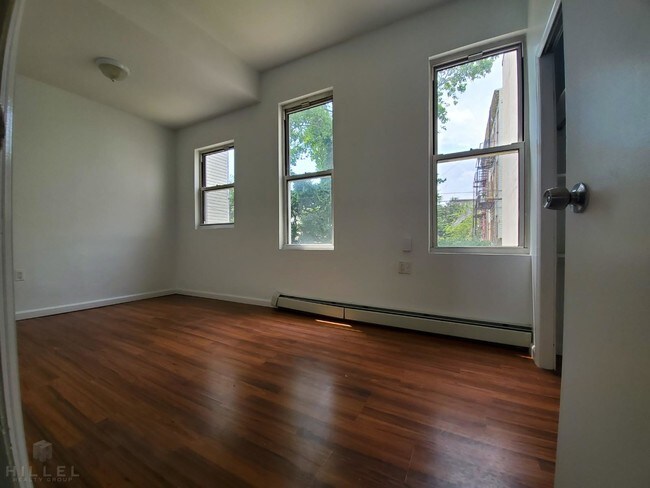Foto del edificio - *NO FEE* Garden Duplex w/ Huge Private Bac...