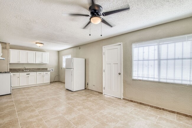 Foto del edificio - 3922 Hayes Ave