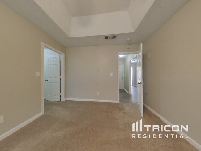 Building Photo - 402 Wolf Creek Court Locust Grove GA