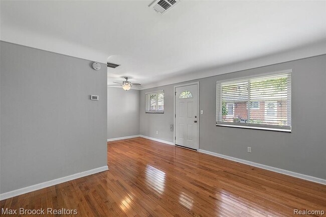 Foto del edificio - 3905 Devon Rd