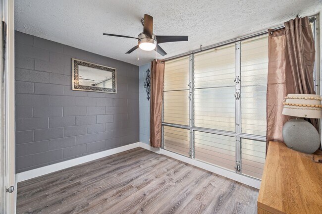 Foto del edificio - Kaneohe 2 BD 1 BA Condo with Pool!