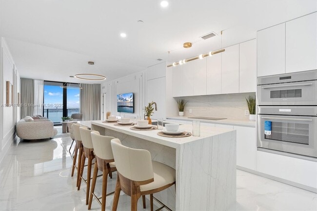 Building Photo - 700 NE 24th St