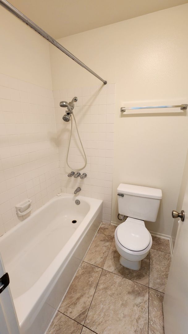Building Photo - Mira Mesa Upstairs 1-Br + Covered Parking ...