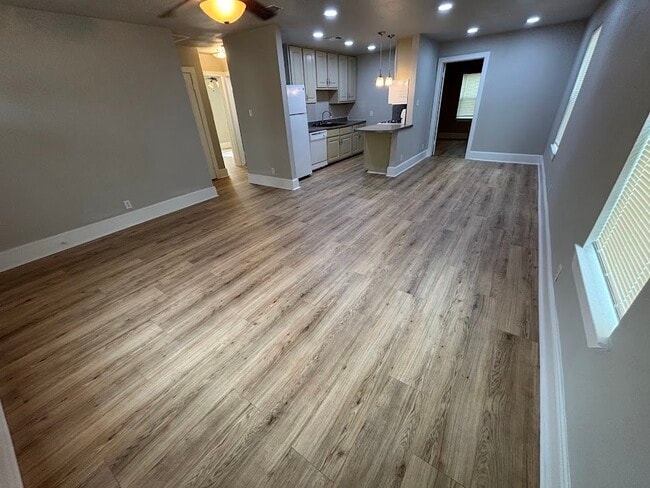 Building Photo - 505 Fort Clark Dr