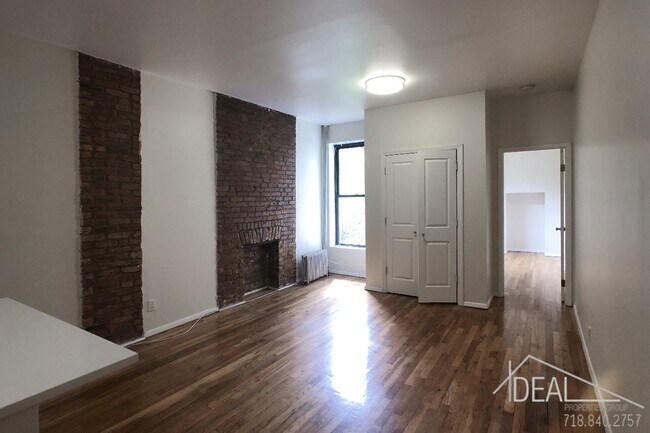 Building Photo - 262 Saint James Place #2DR
