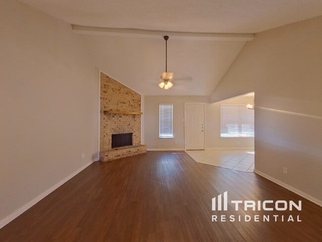 Foto del edificio - 6056 Birchhill Rd