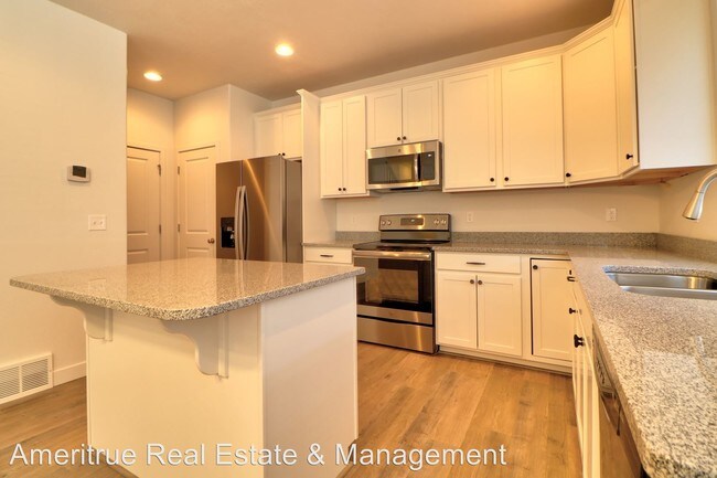 Building Photo - 3 br, 2.5 bath House - 3013 S Red Pine Dr.