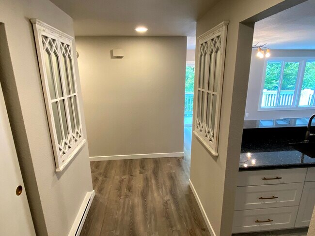 Entryway - 10505 Cliff Pl