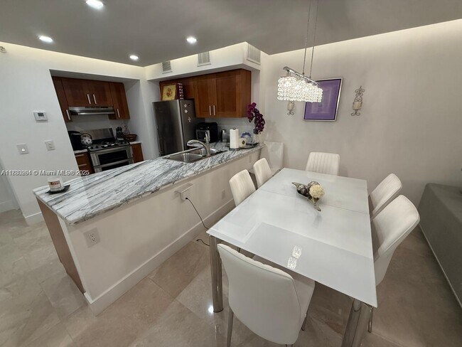Building Photo - 9499 Collins Ave