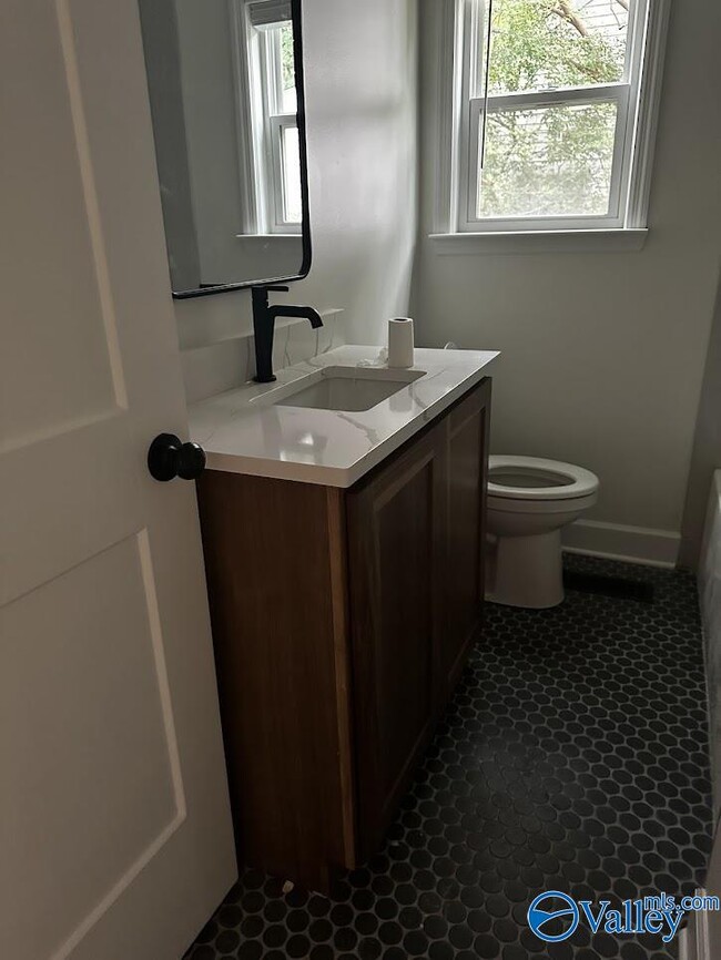 Building Photo - 2006 Stanford Dr SW