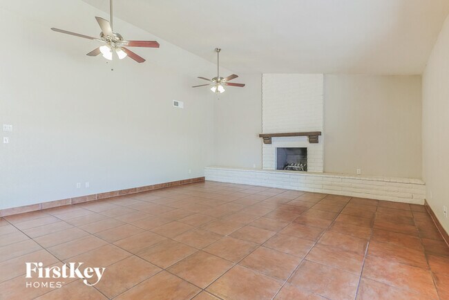 Foto del edificio - 2670 W McNair St