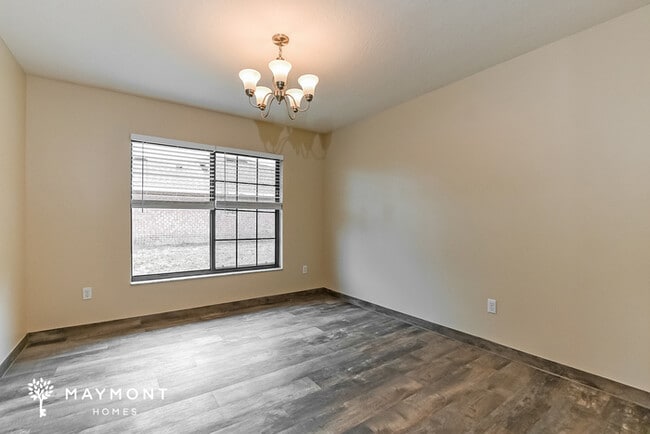 Building Photo - 542 Eldron Ave