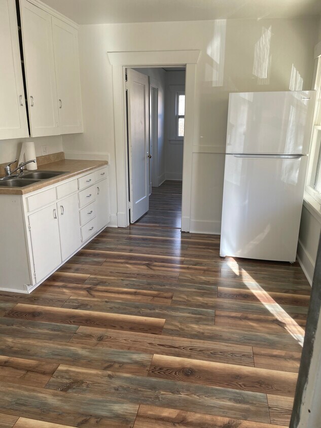 Primary Photo - 210 E Pitkin Ave