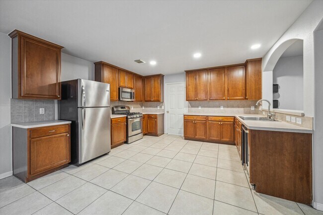 Building Photo - 9842 Lynette Falls Dr