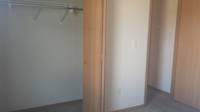 Building Photo - Nice Duplex in Clever. Clean two bedroom, ...