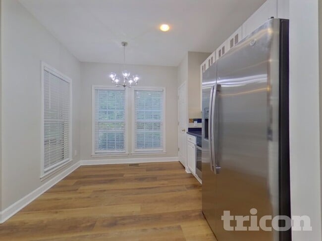 Foto del edificio - 2417 Battle Dr