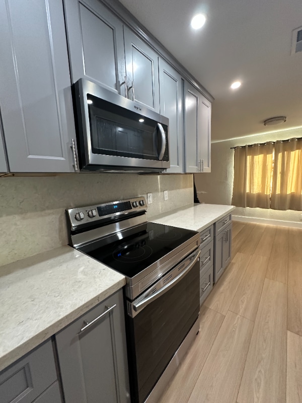 Building Photo - 276 Lippert Ave