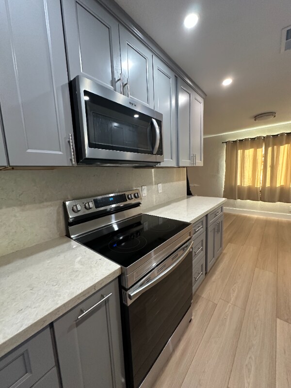 Foto del edificio - 276 Lippert Ave