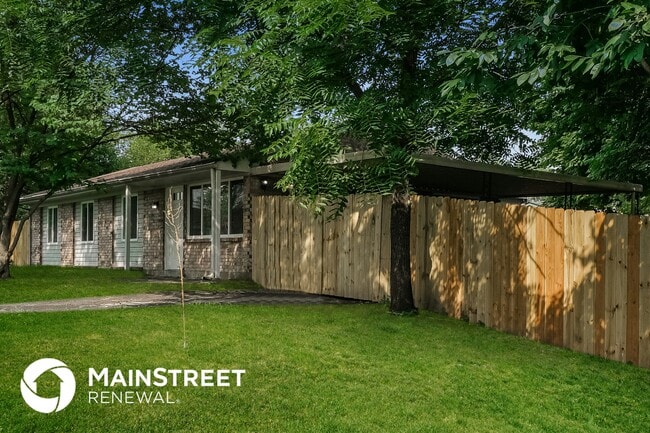 Foto del edificio - 7701 Sherry Lynn Ct