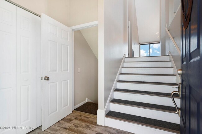 Foto del edificio - 17 Clinton Ct S