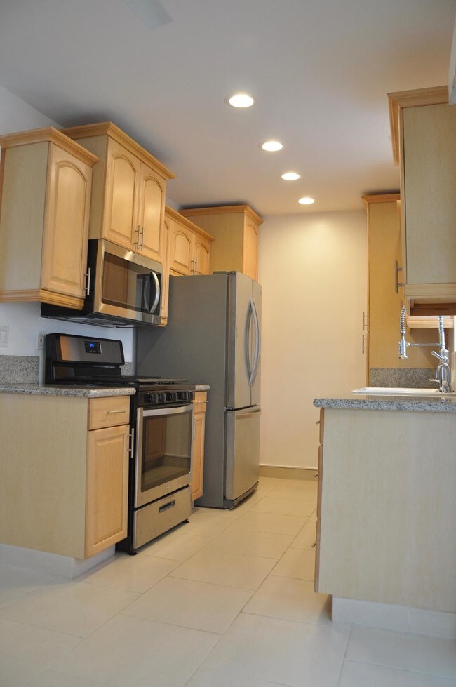 Foto del edificio - 1436 Barry Ave