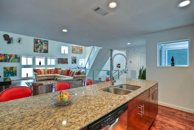 Foto del edificio - 317 Sydnor St