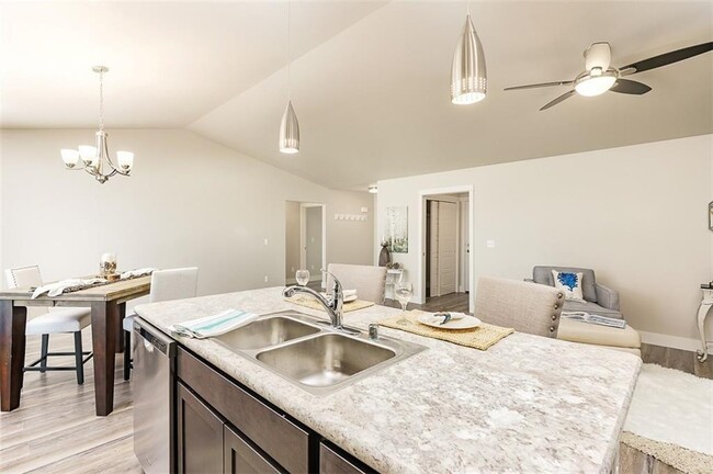 Foto del edificio - 2321 Gleneagles Blvd