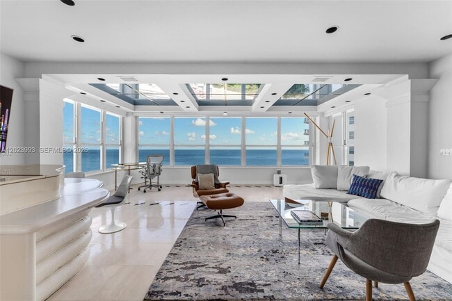 Foto del edificio - 4925 Collins Ave