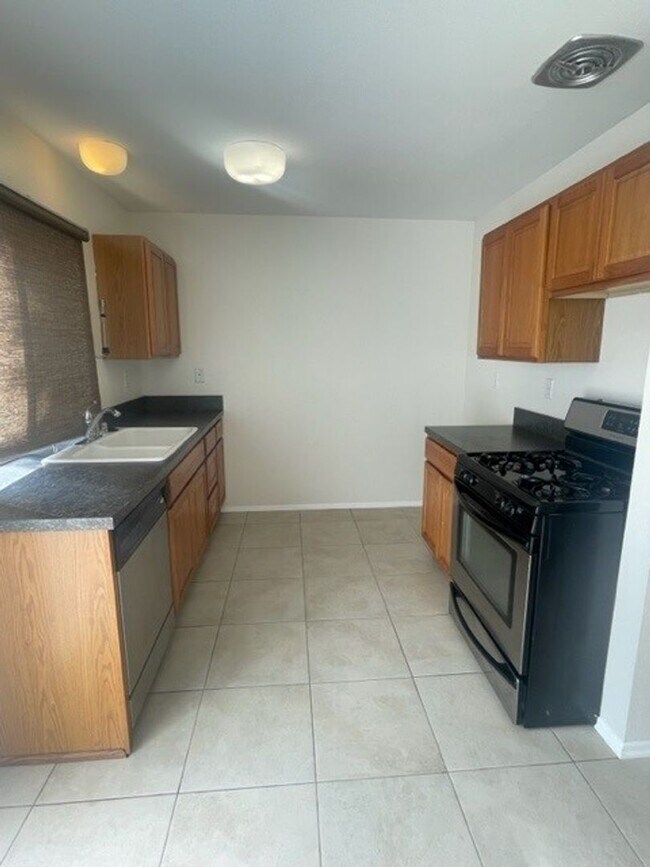 Building Photo - 784 Hacienda Drive Camarillo, CA 93012