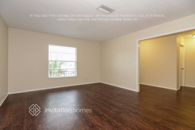 Building Photo - 3810 17th Ave Dr W