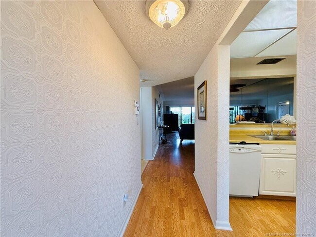 Foto del edificio - 9400 S Ocean Dr