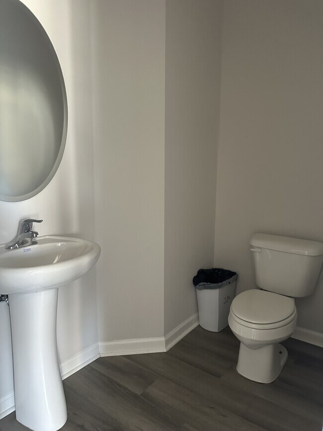 Building Photo - 96 Deerfield Dr NE