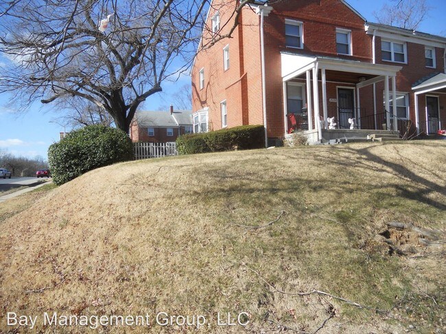 Building Photo - 2039 Hillenwood Rd