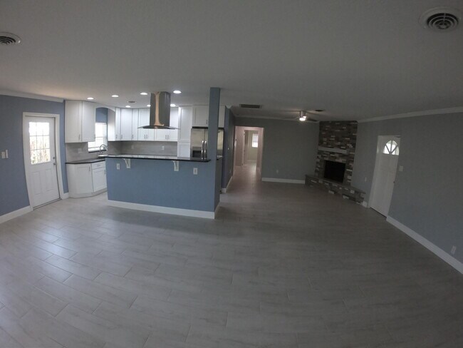 Building Photo - 555 Cinnamon Dr