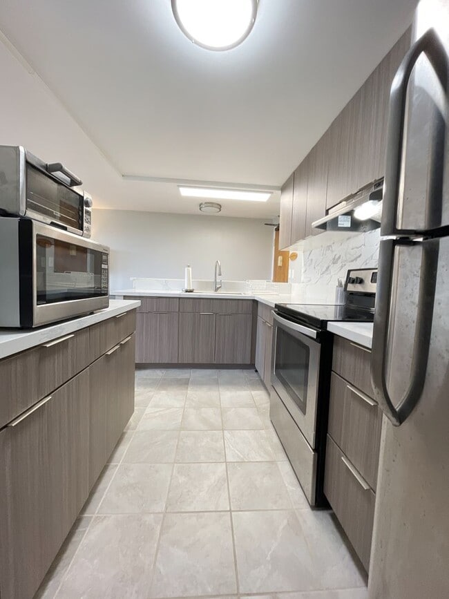 Foto del edificio - Moiliili - King's Gate 2 bed, 2 bath, 1 pa...