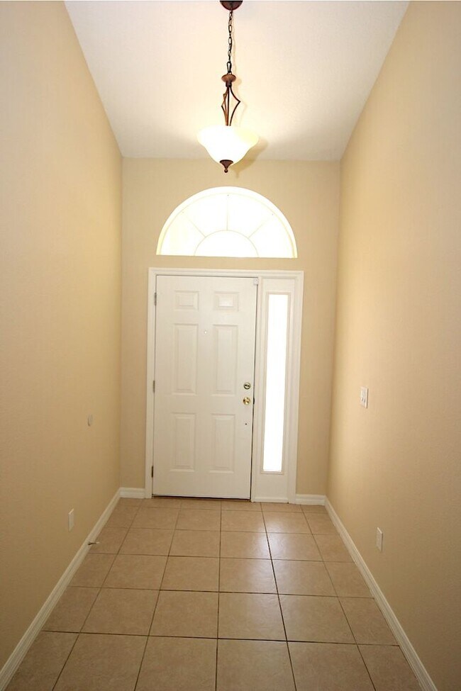Building Photo - Spacious 3 Bedroom 2 Bath Home for Rent in...