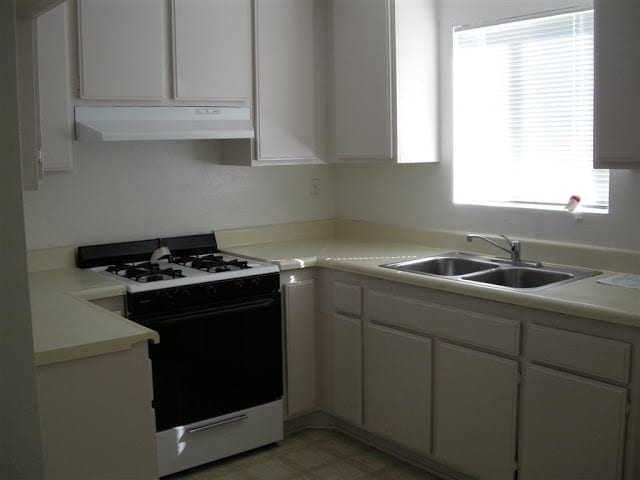Kitchen - South Curtis Apartments