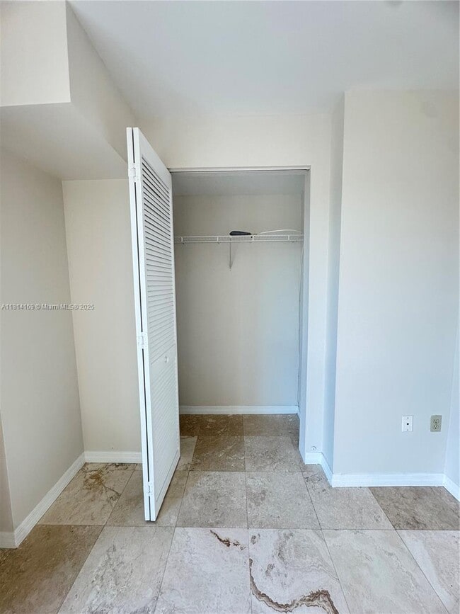 Building Photo - 5761 SW 72nd St
