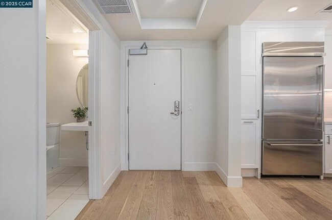 Building Photo - WQwin