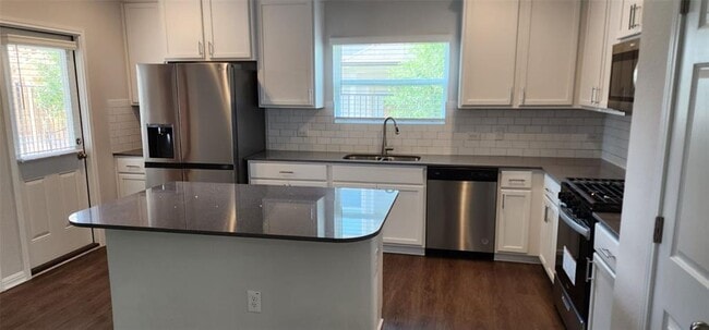 Foto del edificio - 1033 Legend Milton Ln