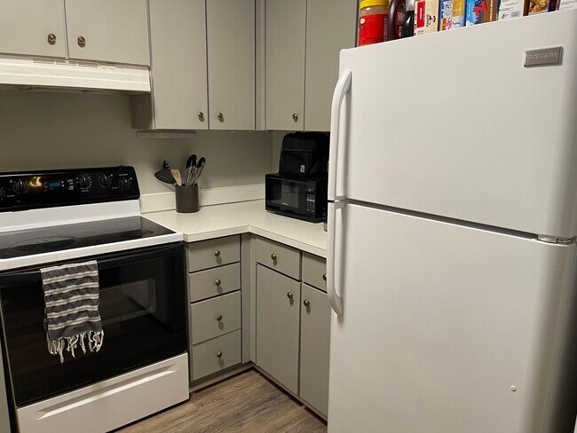 Building Photo - 1900 Richard Jones Rd