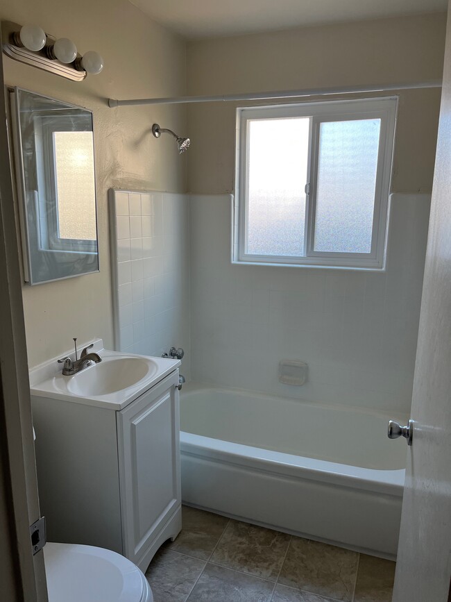 Bathroom - 1339 Park Dr