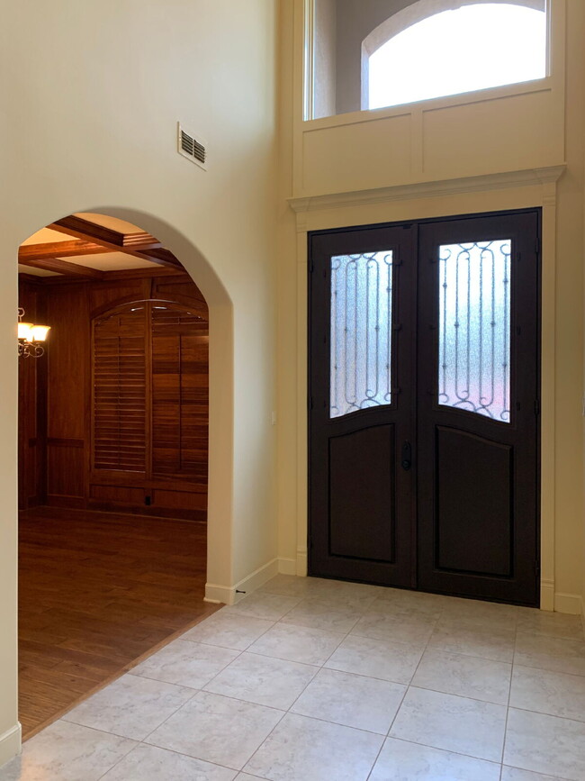 Building Photo - Luxury Garden Home In Tanglewood Terrace!!