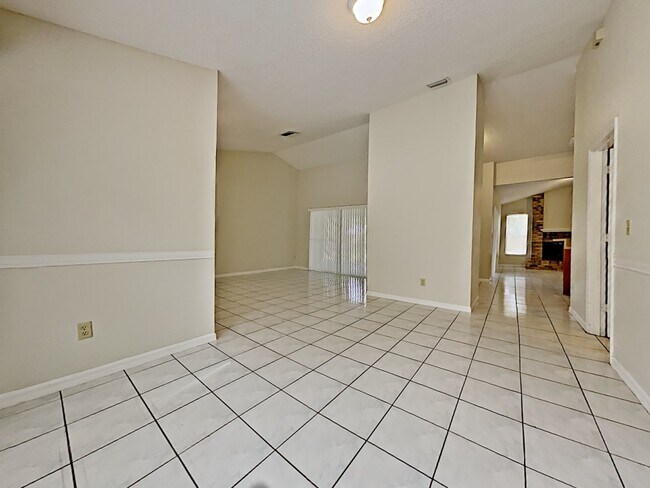 Building Photo - 2833 Neil Rd